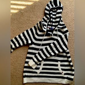Tommy knit sweater drawstring hoodie.
